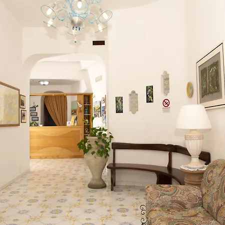 Candia Hotel 3*